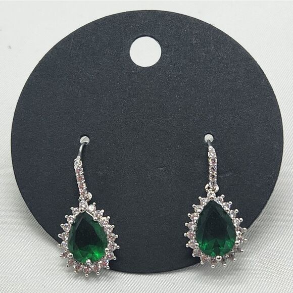 🔥NWOT Green Faux Emerald & Cubic Zirconia Teardrop Dangling Earrings - Picture 2 of 9